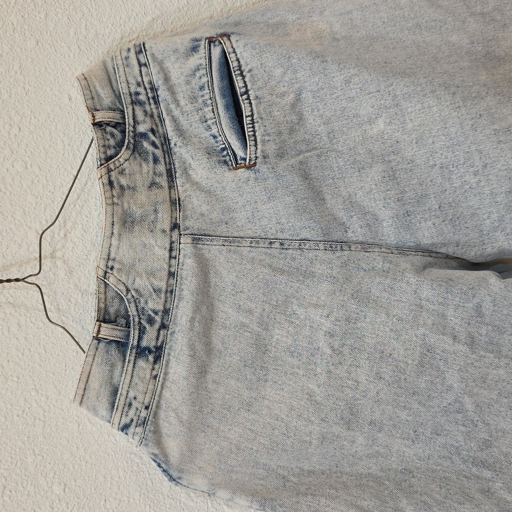 Code Zero Light Wash High-Waisted Jeans - Picture 11 of 11